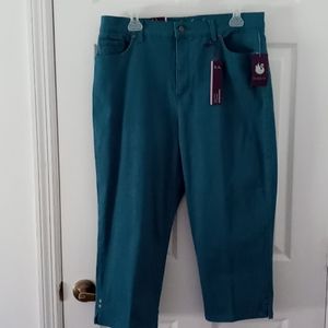 Gloria Vanderbilt Amanda Capri Jeans